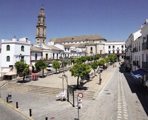 Plaza Mayor con Ayuntamiento y Torre